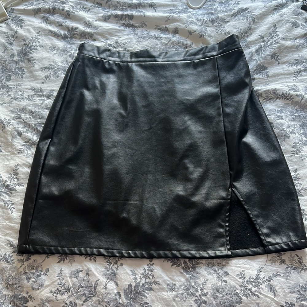 Leather slit skirt